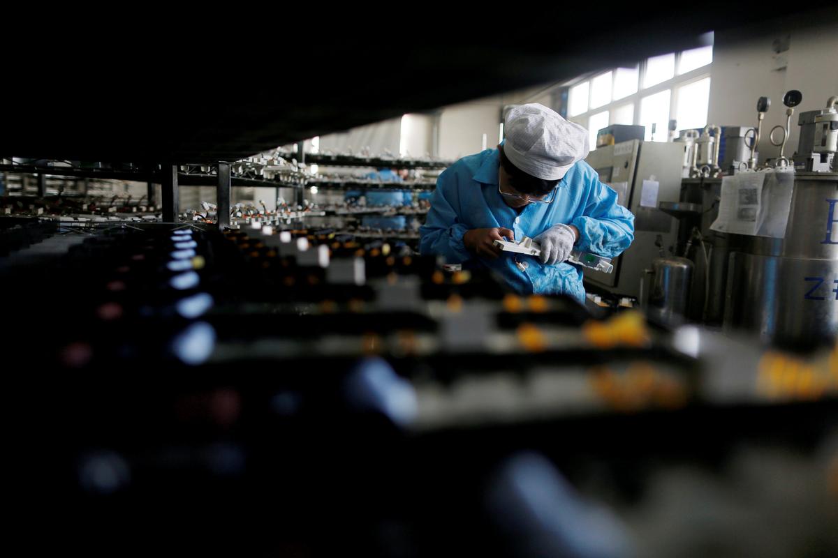China Factory Growth Cooling As US Trade Dispute Intensifies
