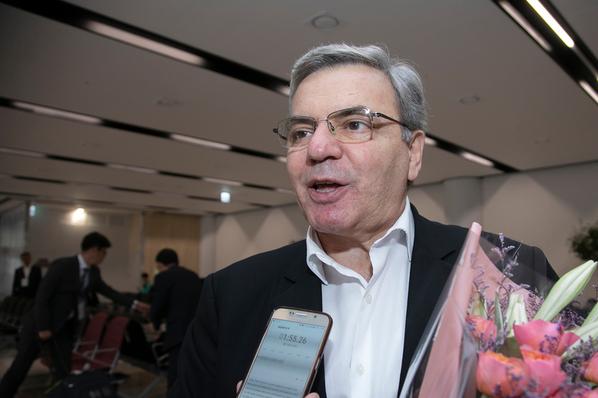 Milen Nachev, conductor for Shen Yun Symphony Orchestra, speaks at the Gimpo Airport in Seoul, South Korea, on Sept. 29, 2018. (Quan Jinglin/The Epoch Times)