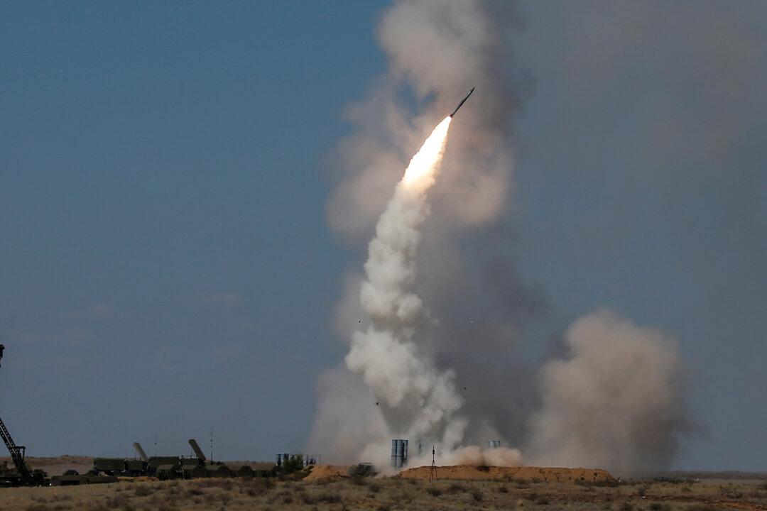 Russia Begins Missile System Delivery to Syria, Warns West on Peace Talks