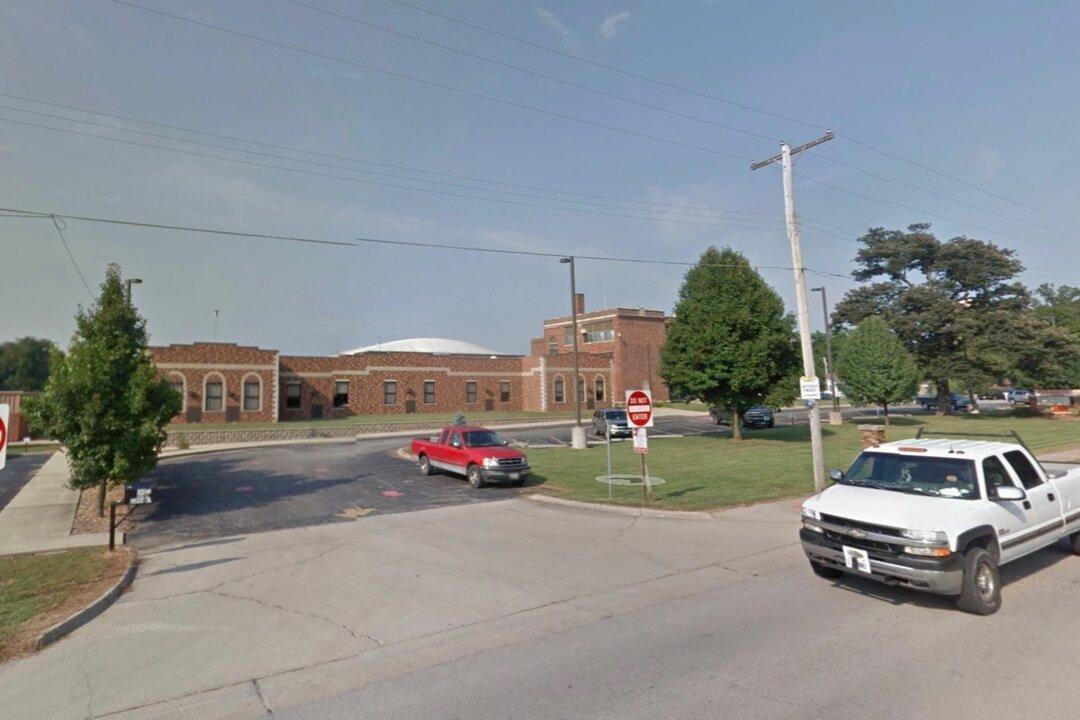 Superintendent Completes Training to Carry Firearms on School Grounds