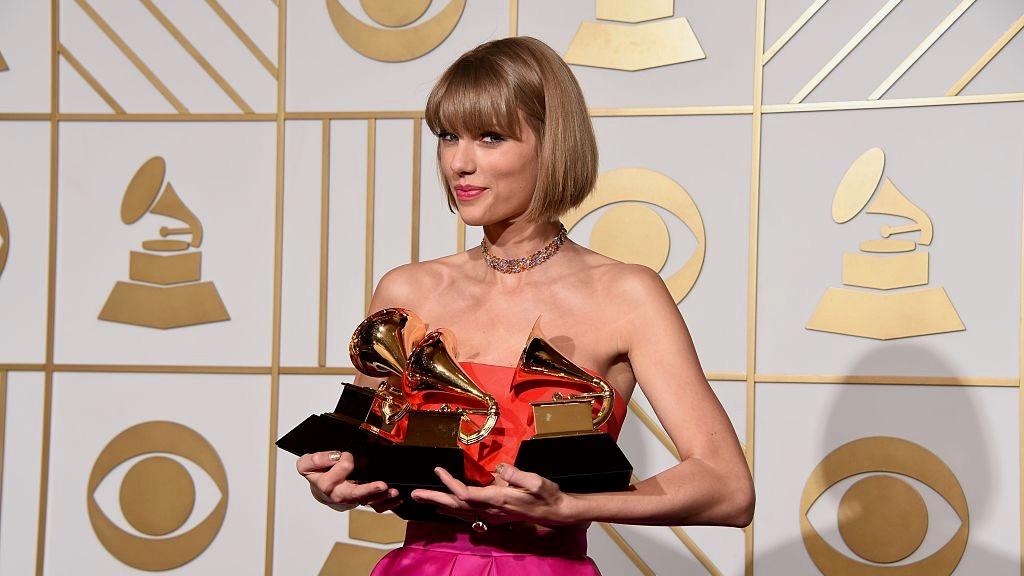 Taylor Swift Meets Boy She Gave $10,000 to for Service Dog