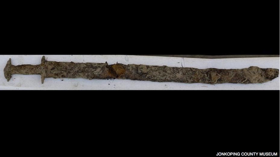 8-Year-Old Swedish-American Girl Pulls 1,500-Year-Old Sword From Lake in Sweden