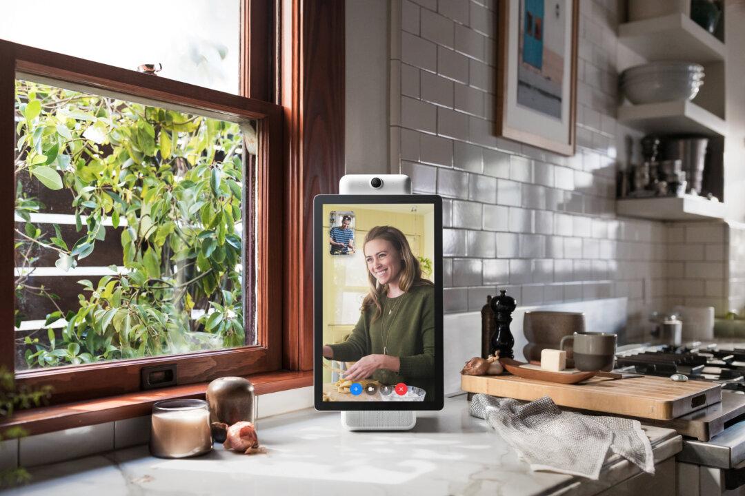 Facebook Debuts Smart Speaker for Messenger Video Calls