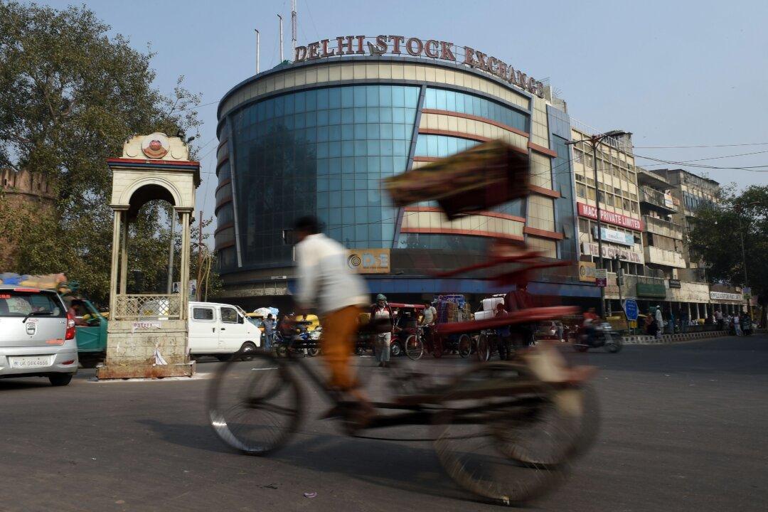 Worst Week in Two Years Has India Stock Investors Taking Cover