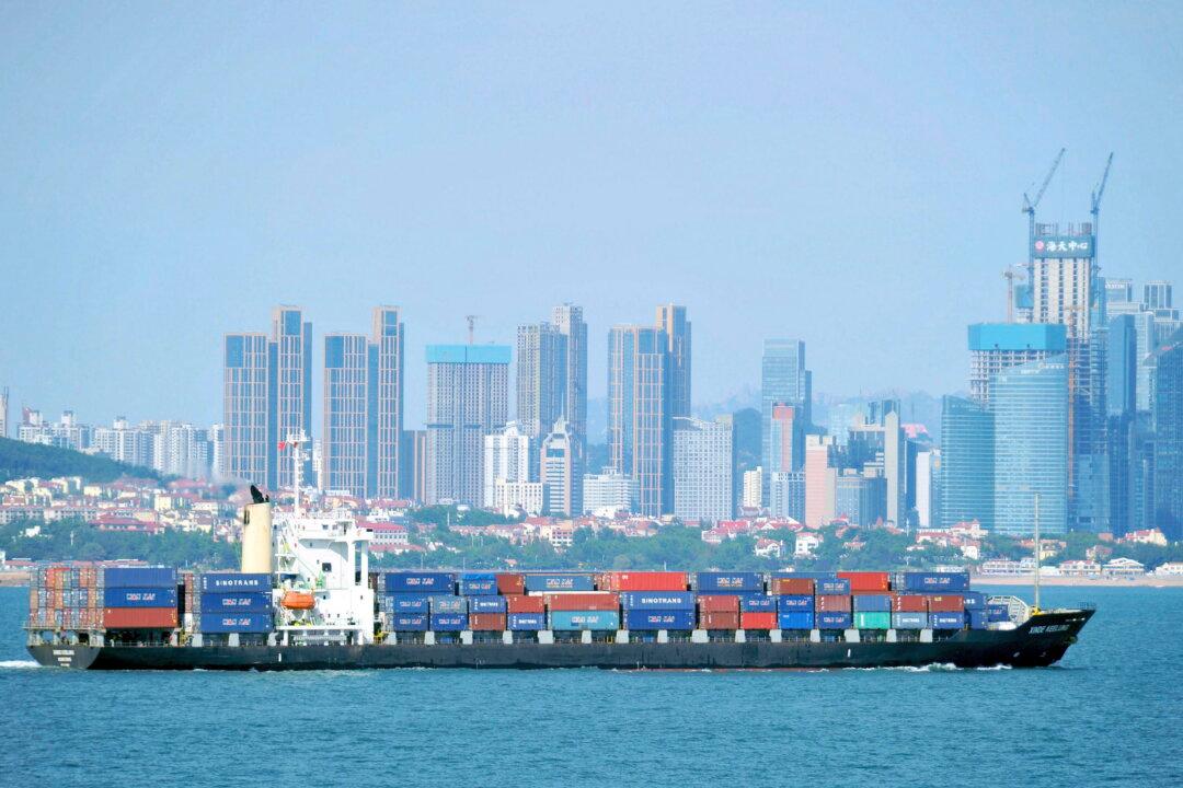 IMF Cuts World Economic Growth Forecasts