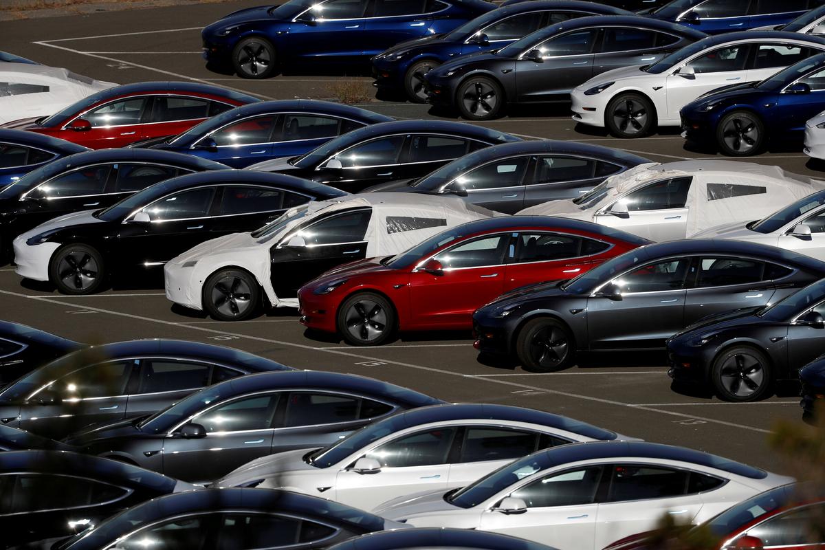 Biggest Reason Why People Aren’t Buying Electric Cars Revealed in New Survey