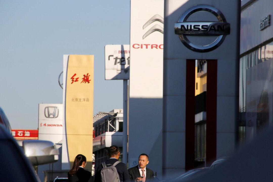 China Car Dealers Push for Tax Cut as Auto Growth Stalls