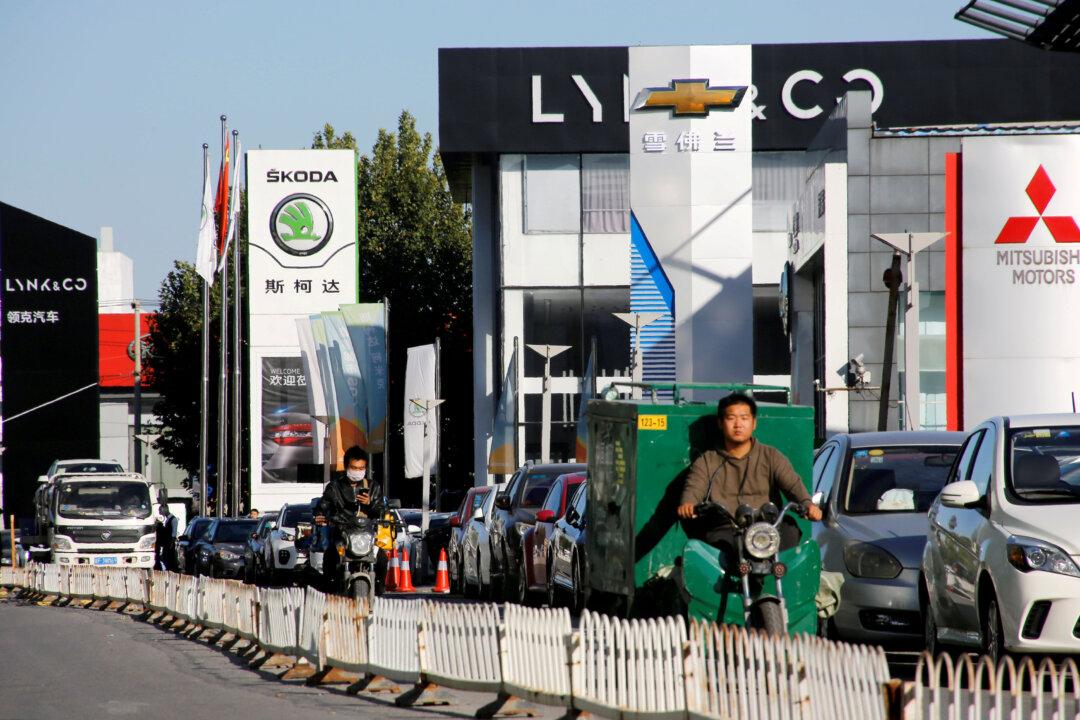 China Auto Sales Post Biggest Drop in 7 Years as Growth Engine Stalls