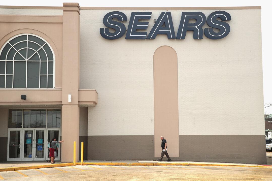 Sears CEO Lampert Explores Bidding for Assets in Bankruptcy - Sources