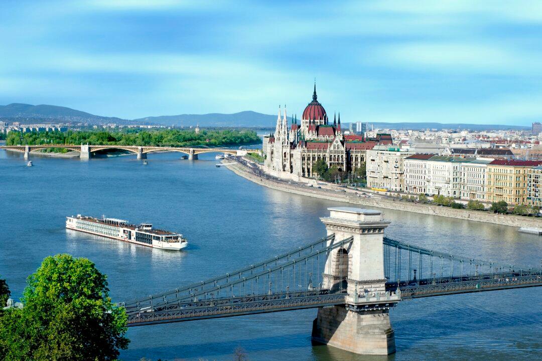 Riverboat Cruise to Beautiful Budapest