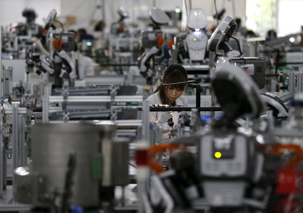 Japan Manufacturers’ Mood Rises, Trade Worries Weigh on Outlook