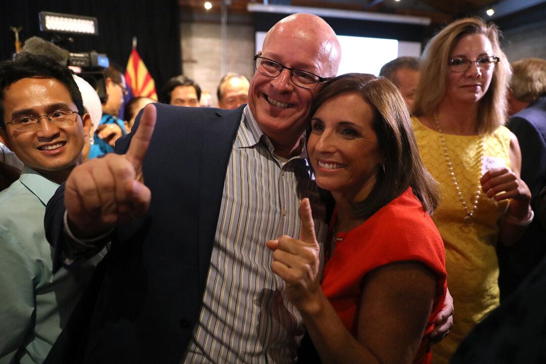 Tightening Arizona Race Threatens Democrats’ Slim Senate Hopes