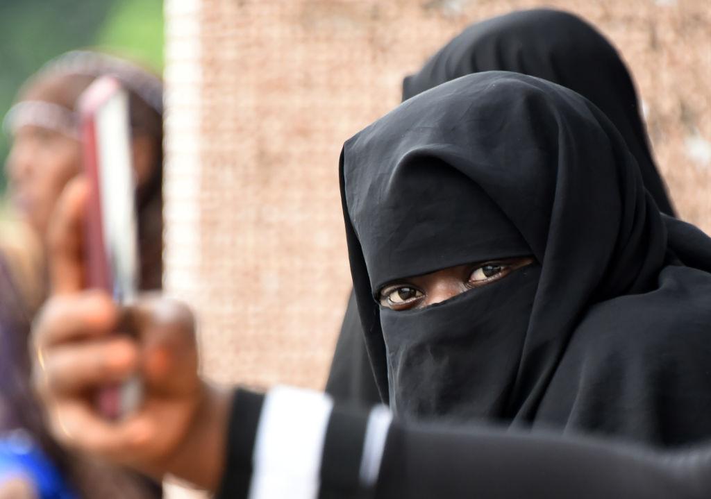 Algeria Bans Wearing of Full-Face Veils at Work