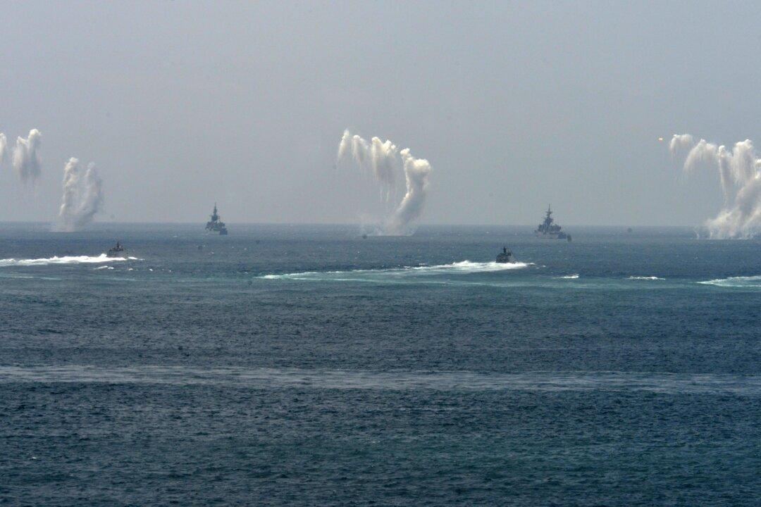 US Said to Weigh New Warship Passage Through Taiwan Strait