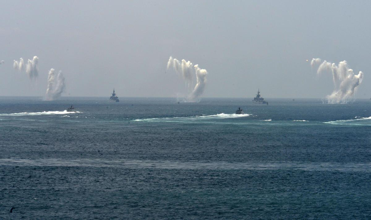 US Said to Weigh New Warship Passage Through Taiwan Strait