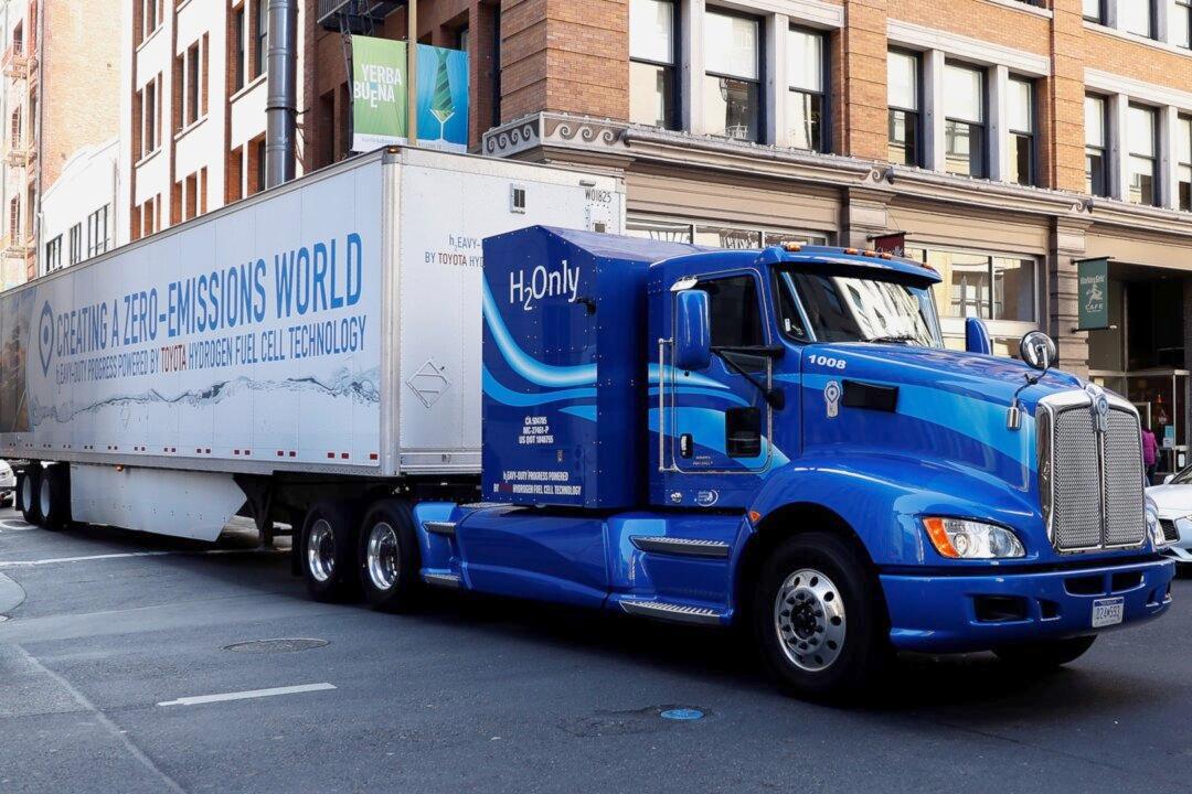Truck Makers Rev up for Rollout of Electric Big Rigs
