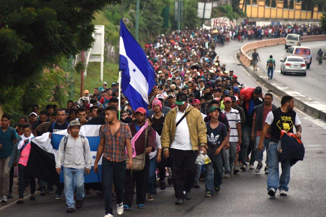 As Many as 14,000 Heading to United States in Migrant Caravans: Report
