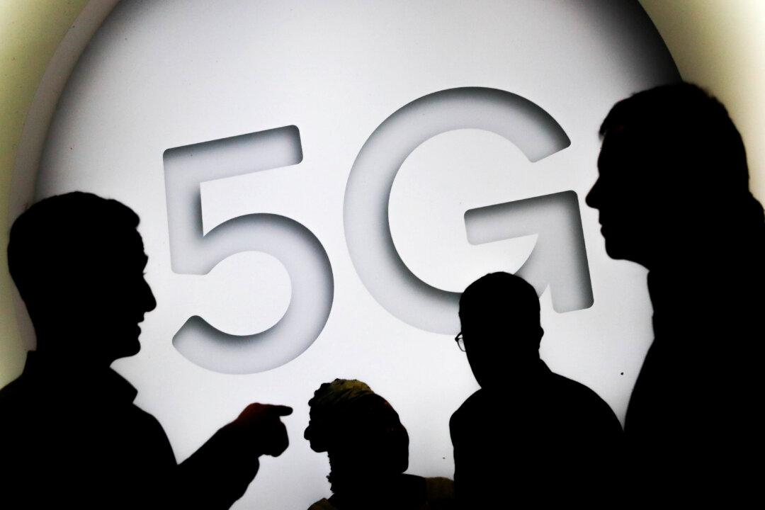 Trump Orders Creation of Wireless Spectrum Strategy as 5G Race Looms