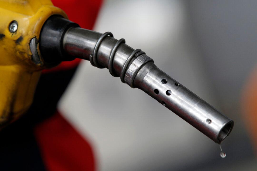 Oil Prices Down More Than $1 on Rising Supply, Trade War