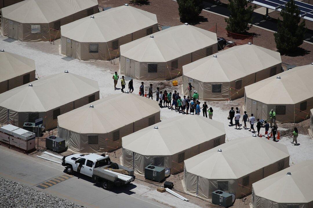 Trump Plans for Tent Cities to Stop Caravan Migrants at Border