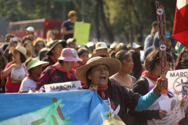 Hundreds march against the construction of the new airport in Mexico City on Oct. 25, 2018. (Simon Schatzberg/Special to The Epoch Times)