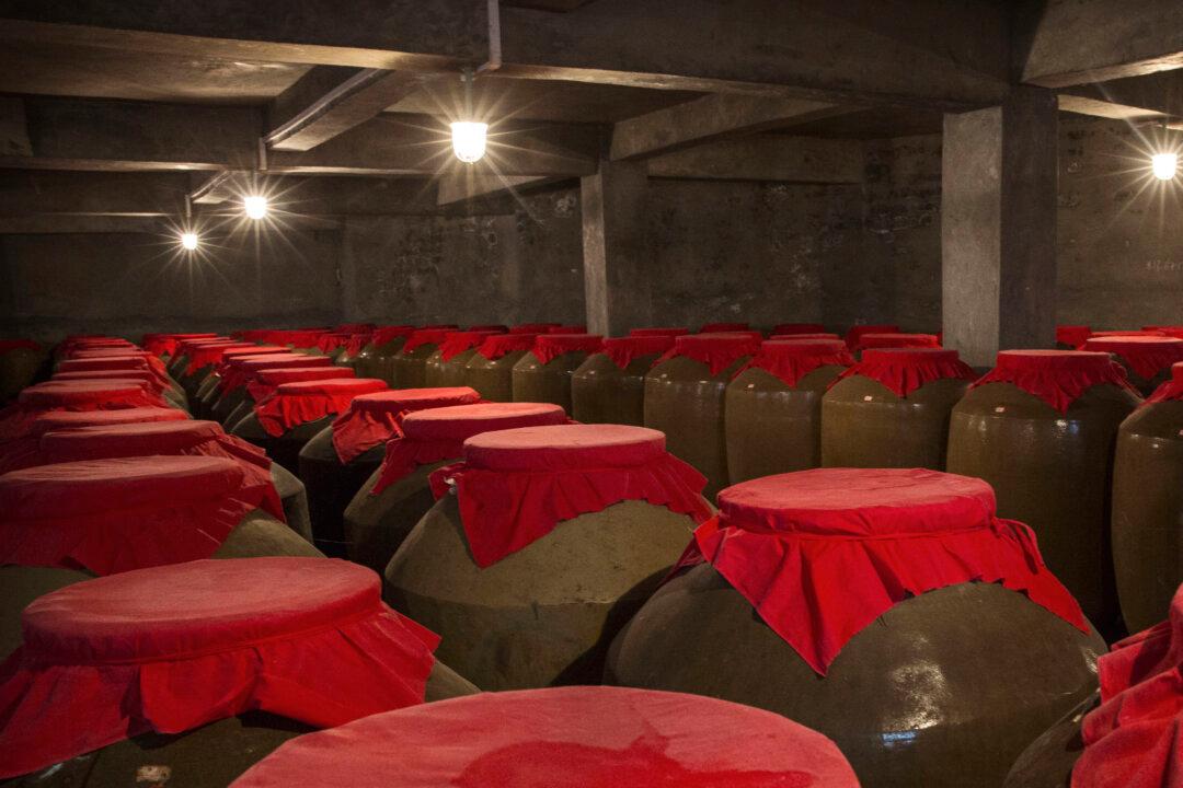 China National Liquor Sees Market Value Shrink by 11 Percent in One Day