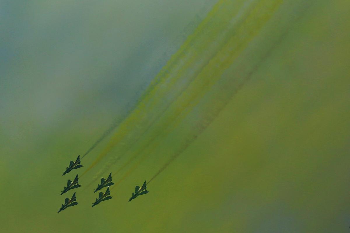 Trade War, Spy Claims Cloud Horizon for China Airshow