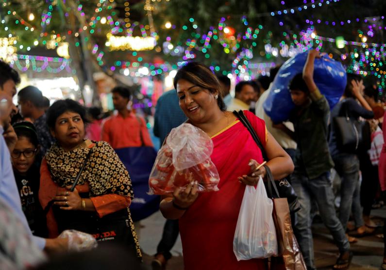 Higher Prices, Lending Curbs Dim Diwali Festival for Indian Retailers