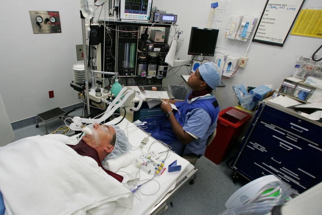 Wealthy Chinese Selecting US Hospitals for Expensive, but Reliable Cancer Treatment
