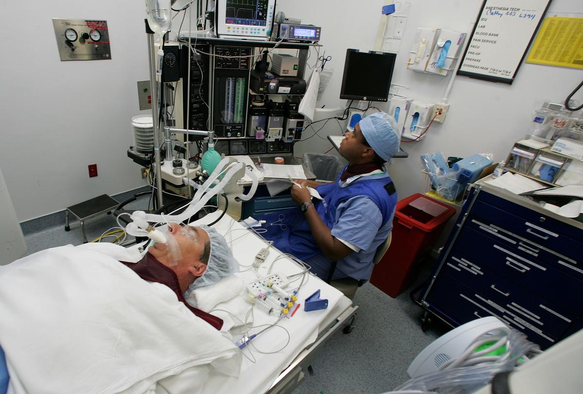 Wealthy Chinese Selecting US Hospitals for Expensive, but Reliable Cancer Treatment
