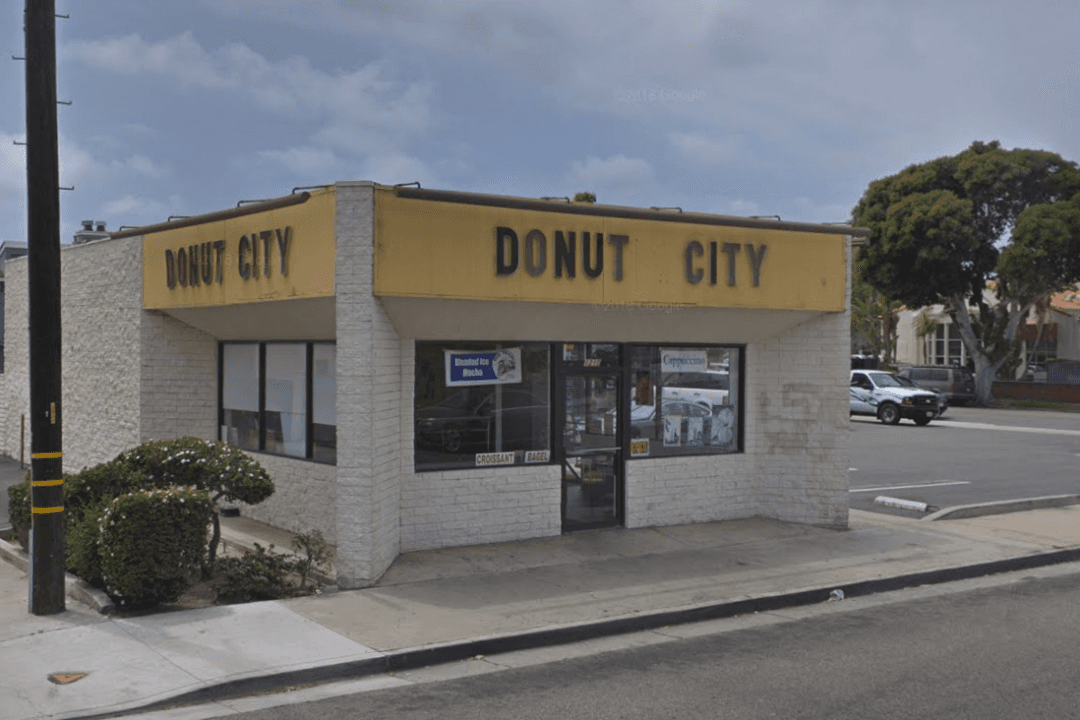 Customers Buy Out Doughnut Shop Early Every Day After Owner’s Wife Gets Sick