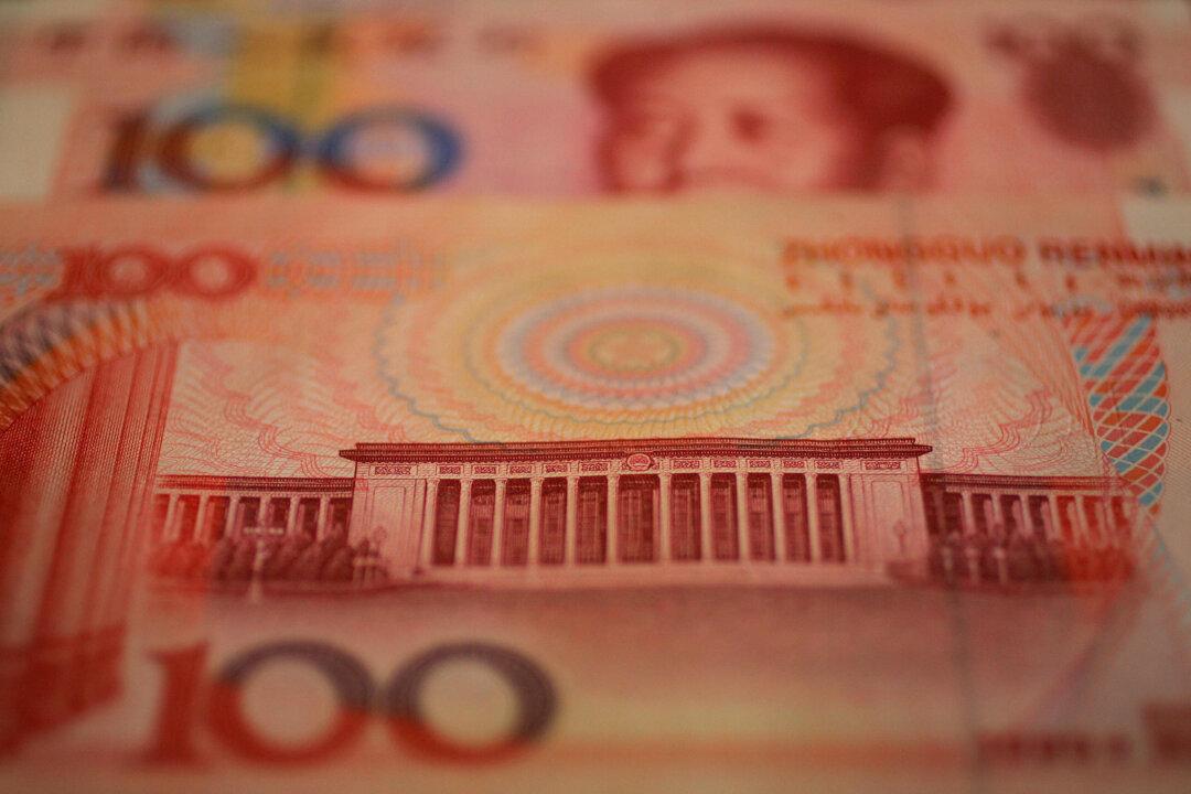 China’s Reserves Fall, Suggesting Beijing Propping Up Yuan