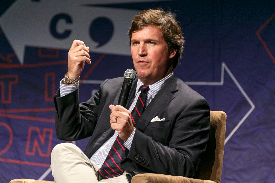 Tucker Carlson Back on Twitter After Suspension