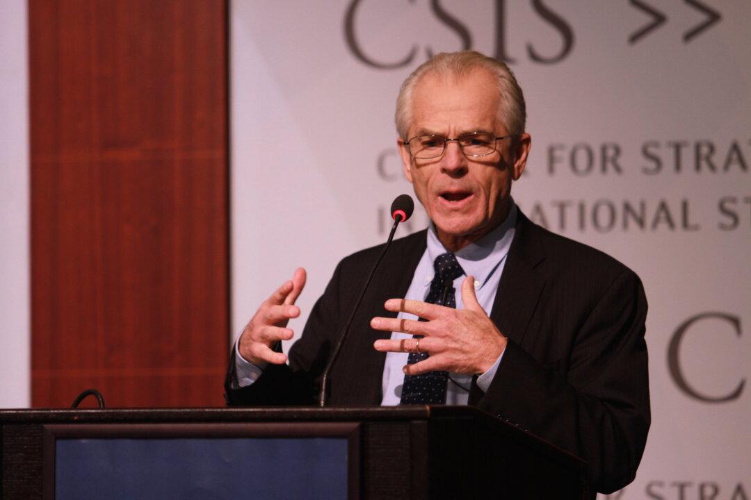 White House Adviser Navarro Urges Wall Street to Back Off on China Talks