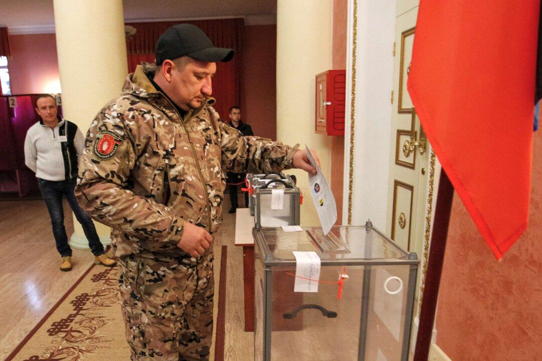 Separatist Areas of Ukraine Elect Leaders as Kiev, Moscow Trade Barbs
