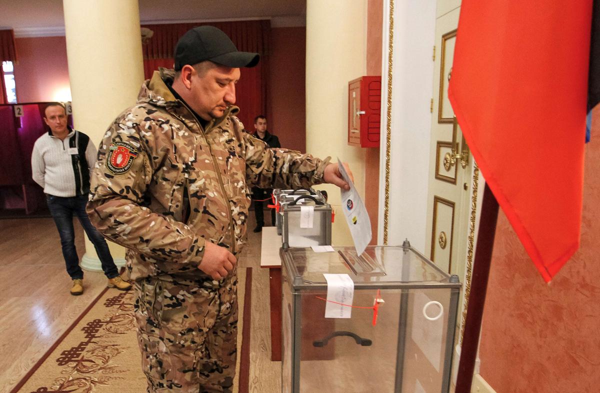 Separatist Areas of Ukraine Elect Leaders as Kiev, Moscow Trade Barbs