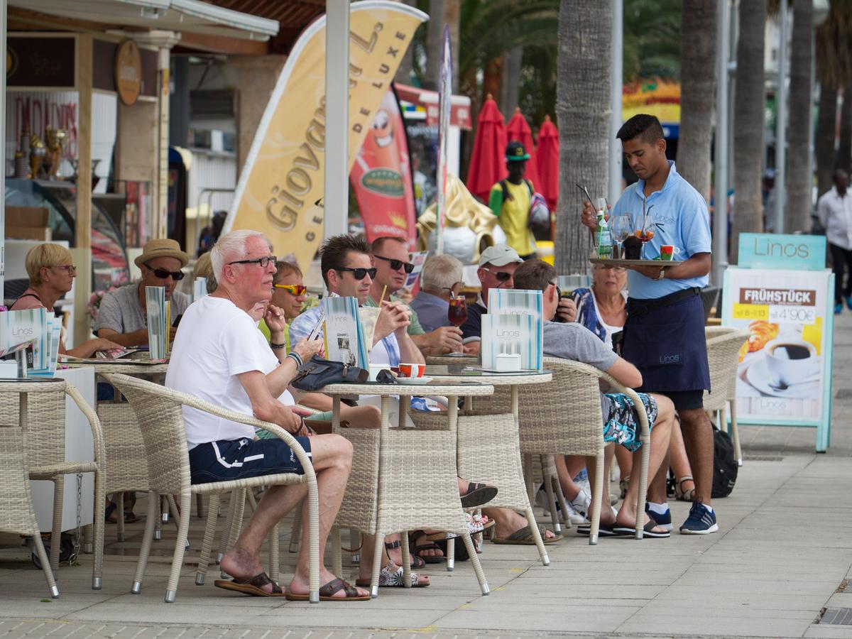 Spain’s Planned Minimum Wage Hike Decried by Business Community, Opposition