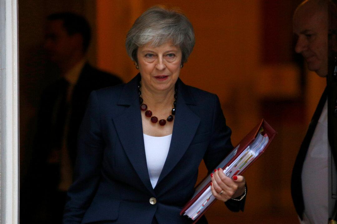 May Secures Draft Divorce Deal With EU, Faces Hostile UK Lawmakers