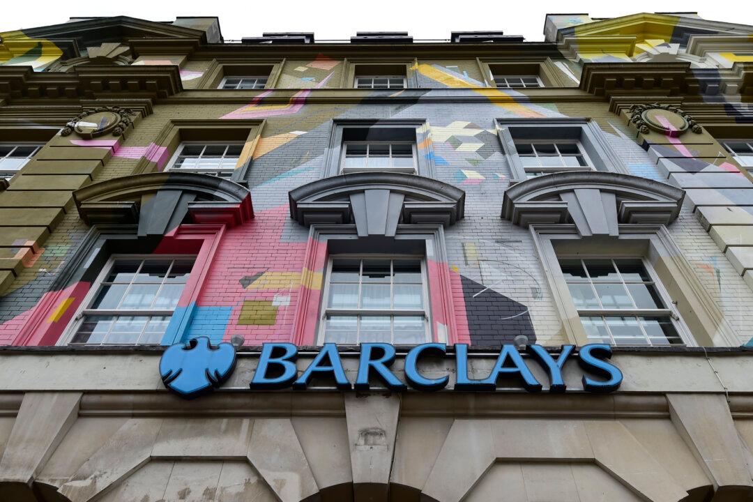 Barclays Moves Call Centre Operations to UK From India Amid COVID-19 Surge
