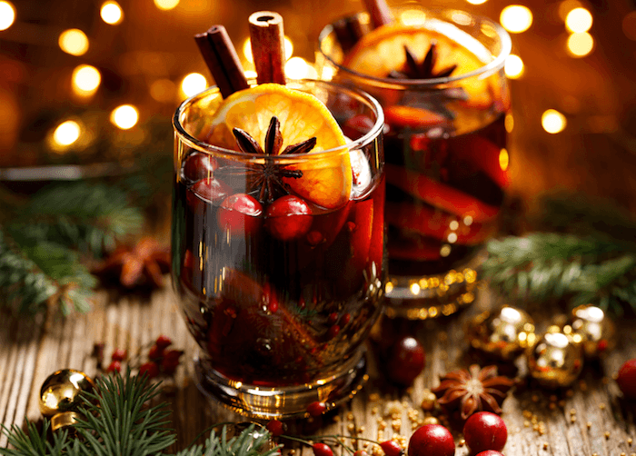 Thanksgiving Family Traditions: Mulled Wine for a Warm Welcome