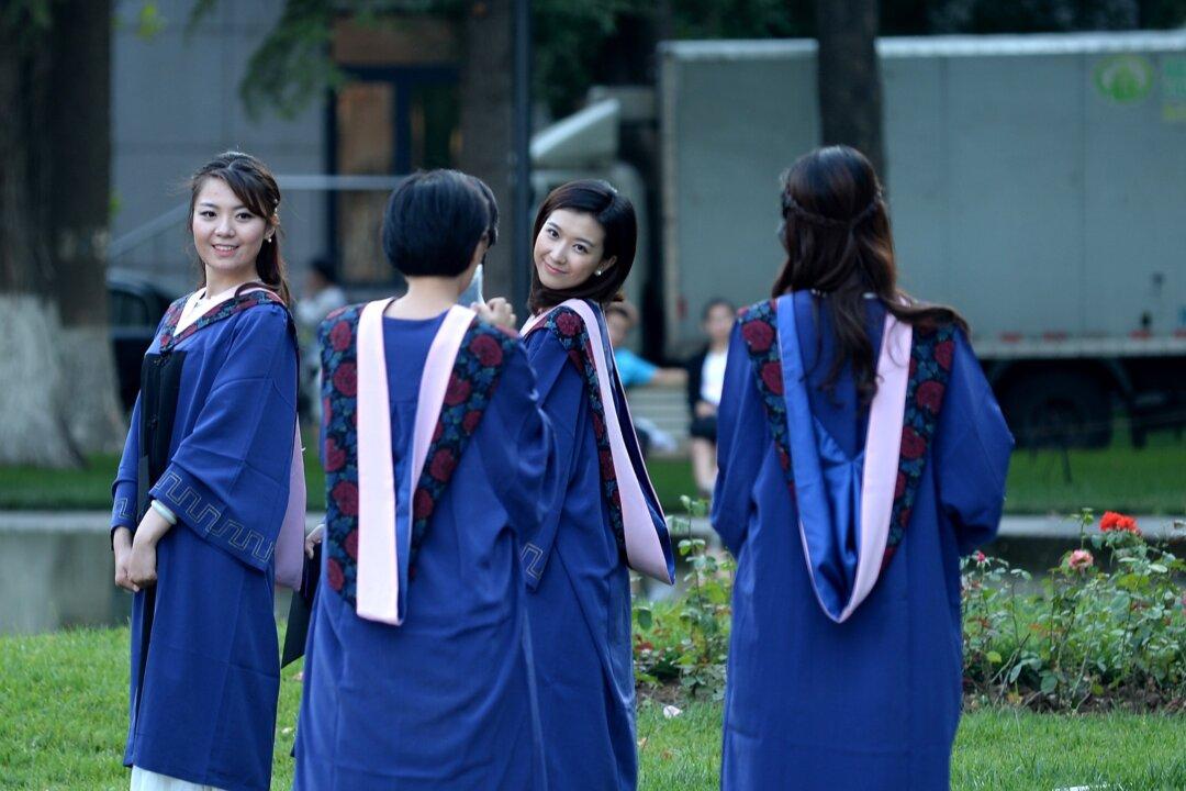 Woman Studying in the US Threatened for Criticizing Beijing-Linked Association