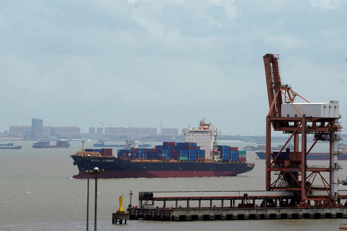 Trump Says He Expects to Raise China Tariffs
