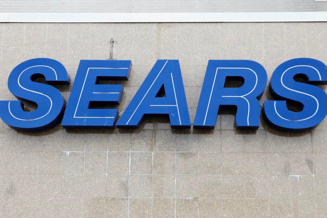 Report: Sears Cutting Life Insurance Benefits for as Many as 90,000 Retirees