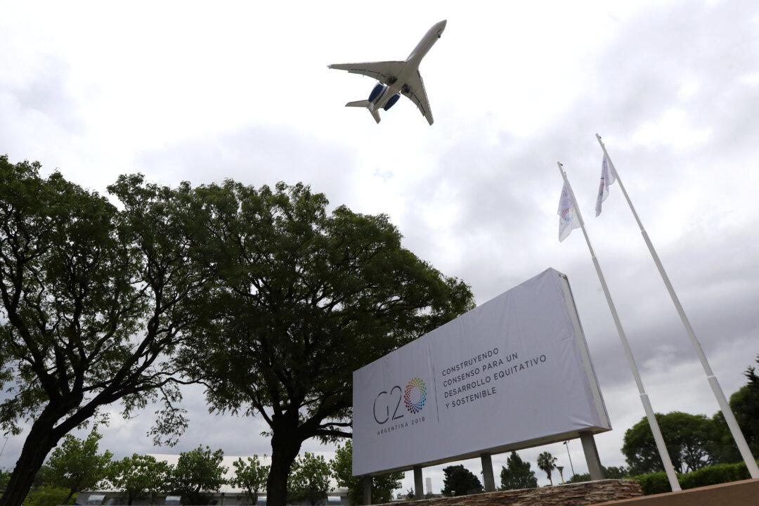 Asian Shares Soften as Investors Look to G20 Summit