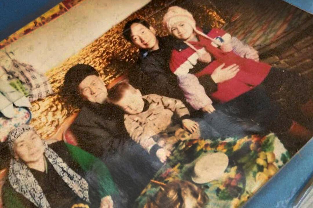 Enemy or Mother? Chinese Party Members Occupy Homes