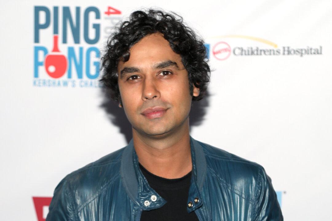 ‘Big Bang Theory’ Star Donates $5,000 to Family of Late KTLA Anchor