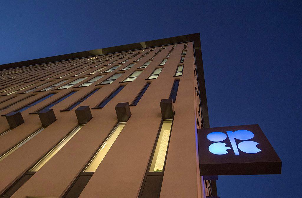 OPEC November Oil Output Slips Before Aramco IPO, Policy Meeting