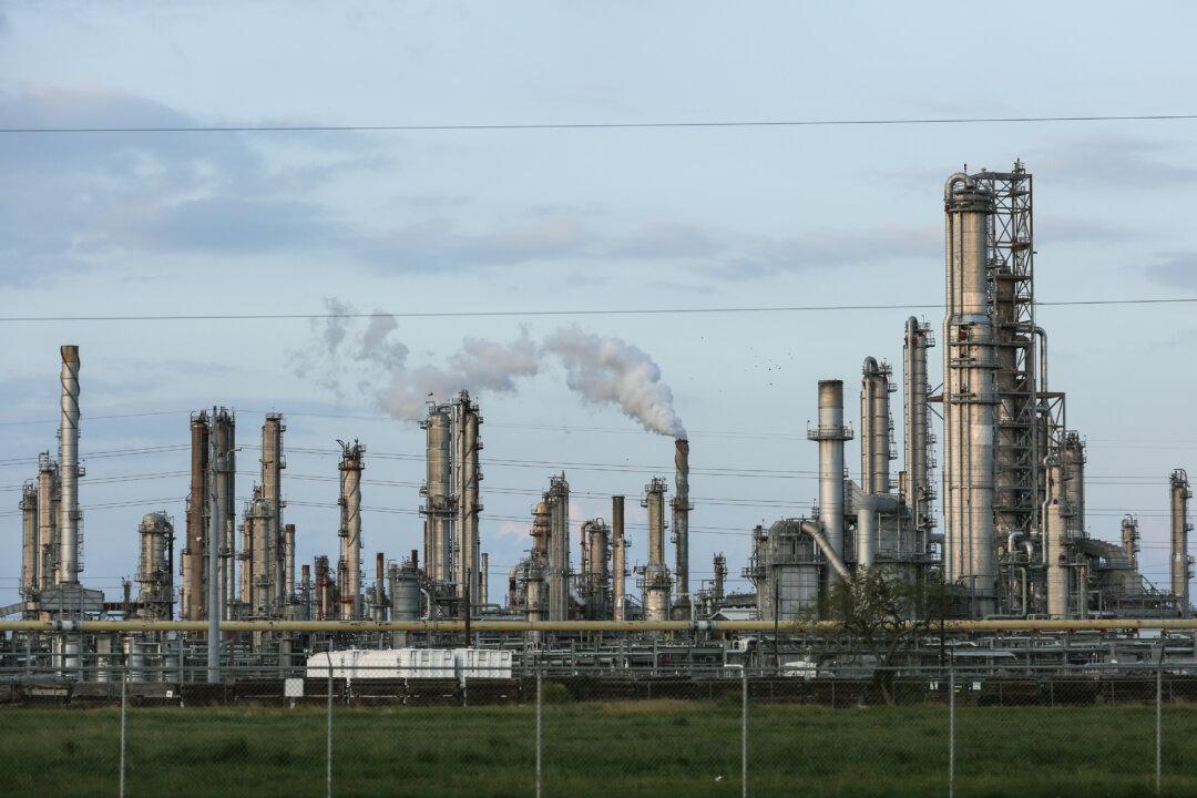 US Becomes Net Oil Exporter for First Time in Decades