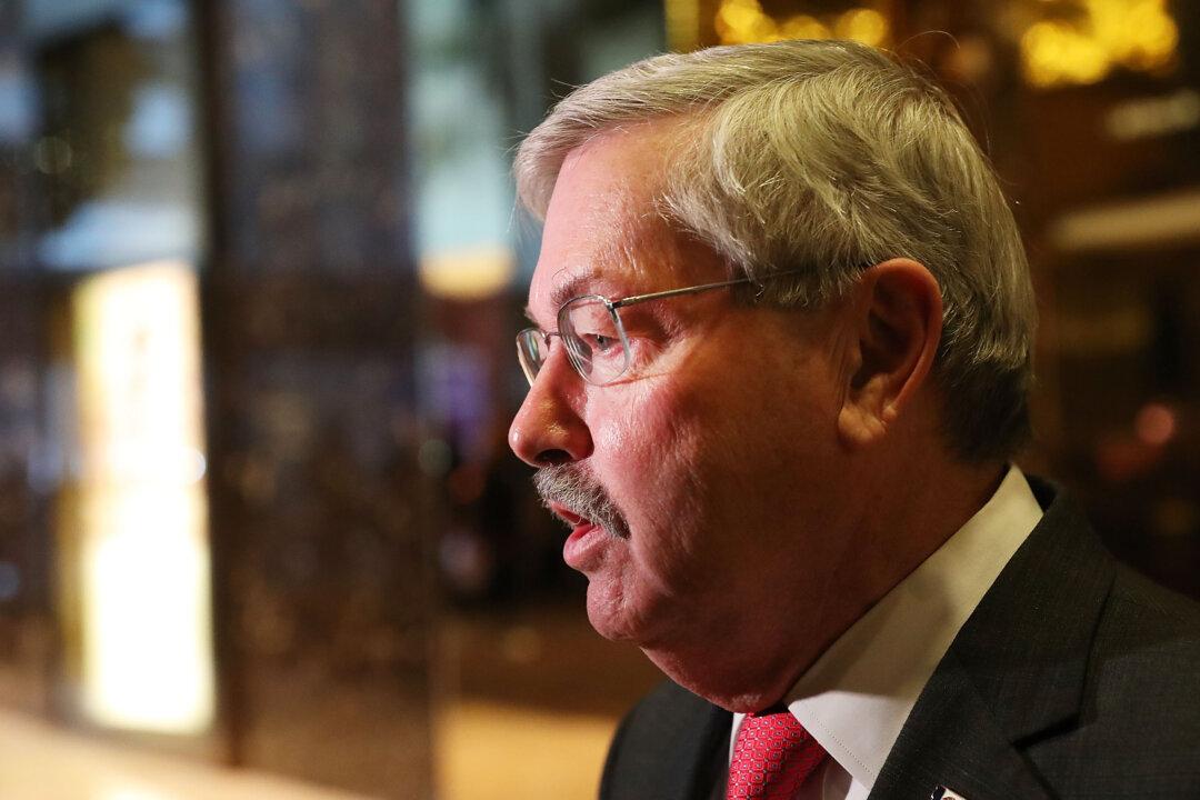 China Urges US to Withdraw Arrest Warrant for Huawei CFO