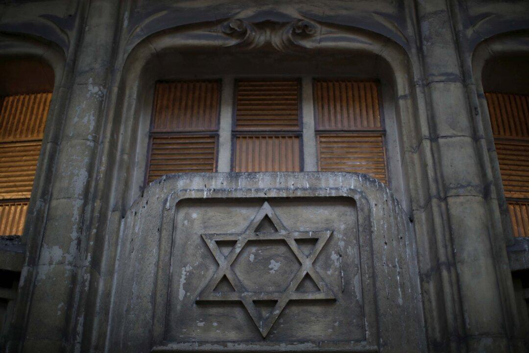 European Jews Feel Under Threat, Think of Emigrating Finds EU Survey